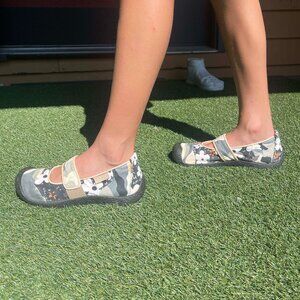 KEEN Harvest Mary Jane Gladiola Print Gray Floral Camo Size 8
